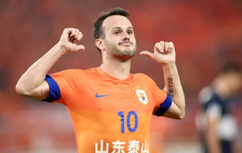 记者赞卡扎伊什维利：背后有压迫停球后还能找回平衡，牛！