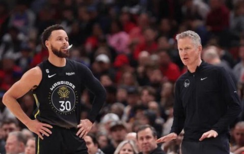 沙特电竞世界杯-库里左腿受伤归期未定 勇士卫冕赛季风雨飘摇